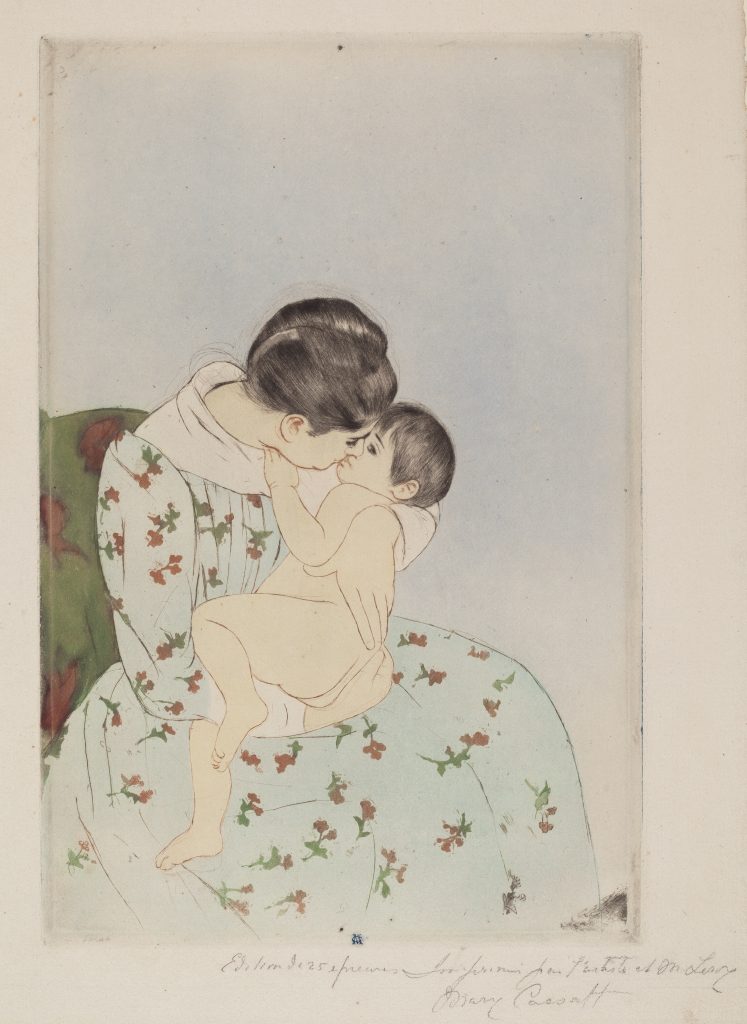 A mother embraces her naked child in her grasp. She wears a dress and is seated on an armchair.